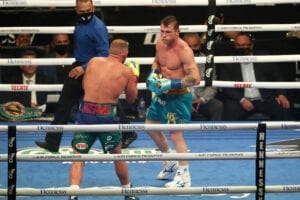 Saunders Canelo