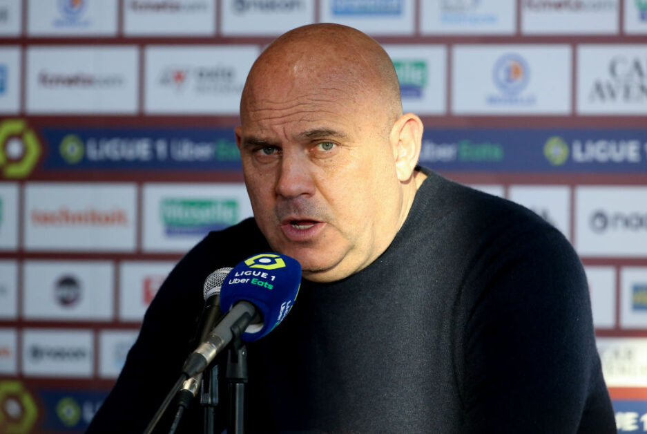 Metz manager ban