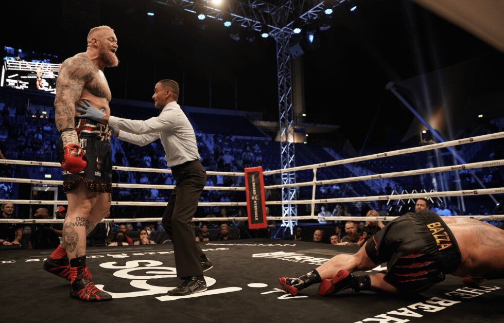 Thor knocks down Eddie Hall